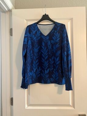 Temu size S long sleeve top blue and light blue.  Rouched sleeves at wrist